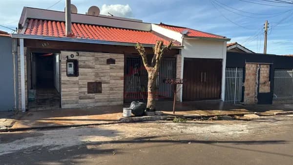 Casa em Santa Cruz do Rio Pardo - Vila Madre Carmen
