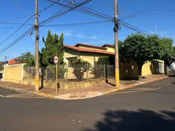 Casa em Santa Cruz do Rio Pardo - Centro