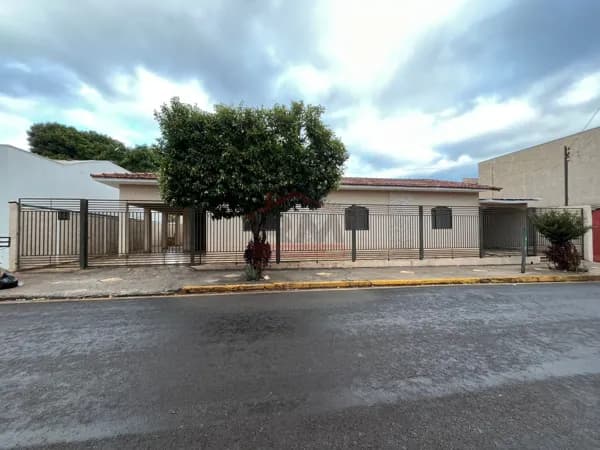 Casa em Santa Cruz do Rio Pardo - Vila Santa Aureliana