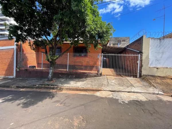 Casa em Santa Cruz do Rio Pardo - Centro
