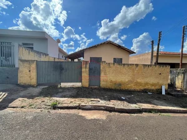 Casa em Santa Cruz do Rio Pardo - Vila Fabiano