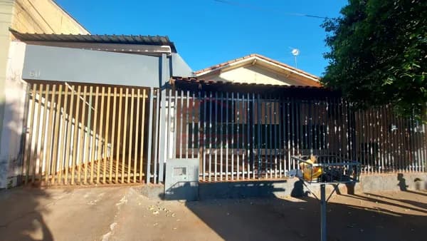 Casa em Santa Cruz do Rio Pardo - Jardim Jose Eleodoro