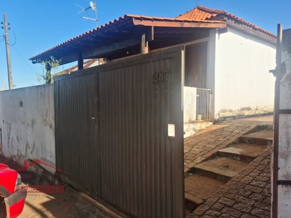 Casa à venda em Santa Cruz do Rio Pardo/SP