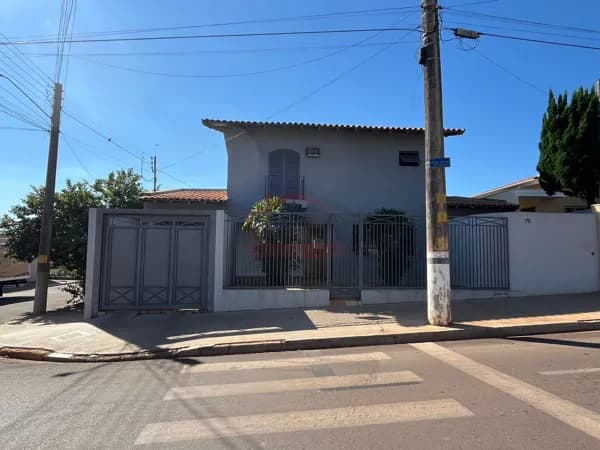 Sobrado em Santa Cruz do Rio Pardo - Jardim Ipe