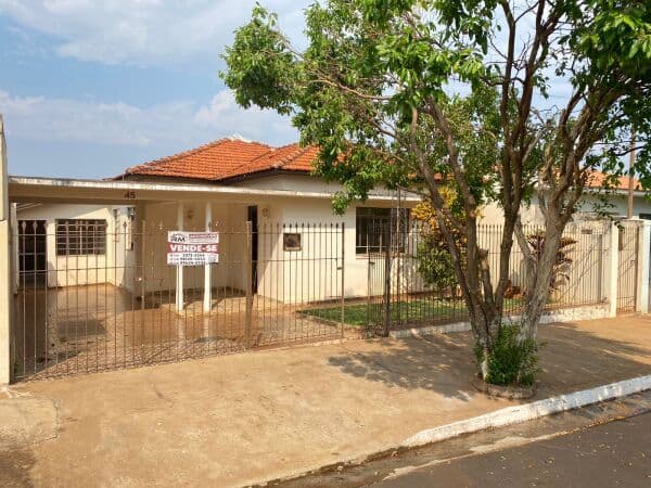 Casa à venda em Santa Cruz do Rio Pardo/SP