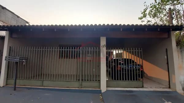 Casa em Santa Cruz do Rio Pardo - Vila Oitenta