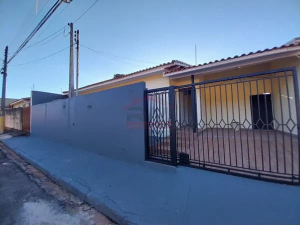 Casa em Santa Cruz do Rio Pardo - Vila Fabiano