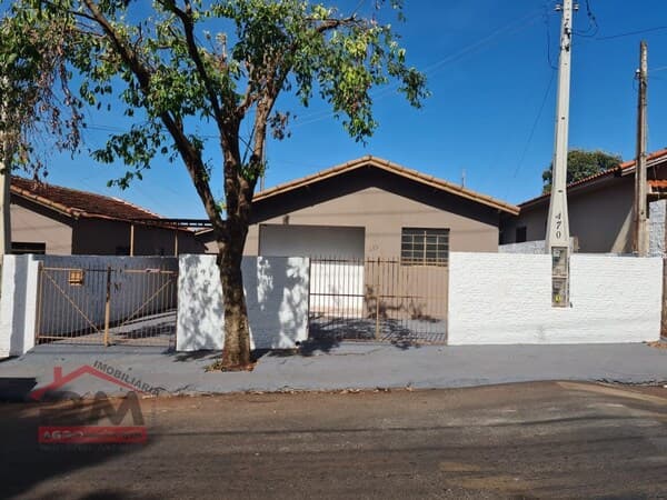 Casa à venda em Santa Cruz do Rio Pardo/SP