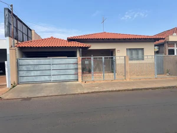 Casa em Santa Cruz do Rio Pardo - Centro