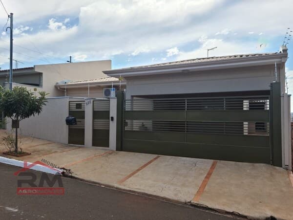 Casa à venda em Santa Cruz do Rio Pardo/SP