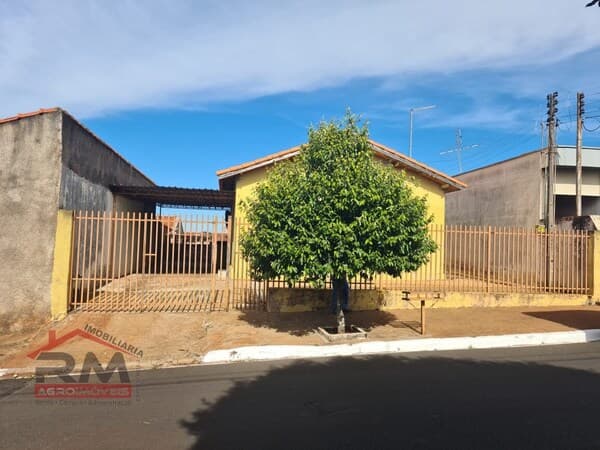 Casa à venda em Santa Cruz do Rio Pardo/SP