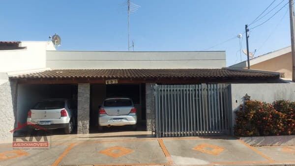 Casa à venda em Santa Cruz do Rio Pardo/SP