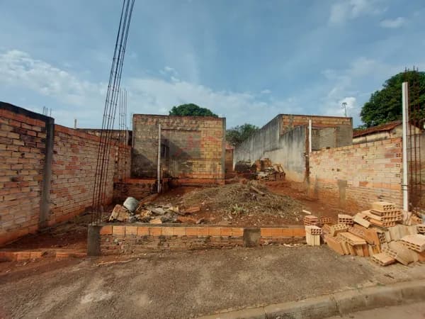 Casa em Santa Cruz do Rio Pardo - Vila Rocha