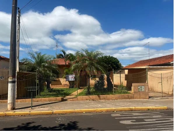 Casa em Santa Cruz do Rio Pardo - Centro