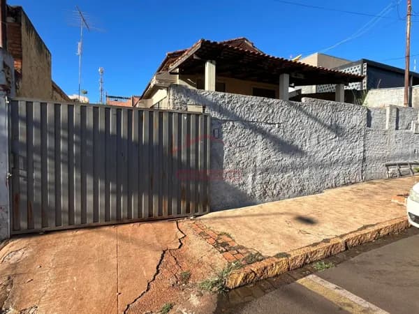 Casa em Santa Cruz do Rio Pardo - Centro