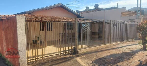 Casa à venda em Santa Cruz do Rio Pardo/SP