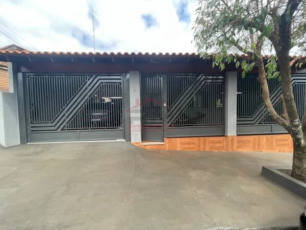Casa em Santa Cruz do Rio Pardo - Vila Saul