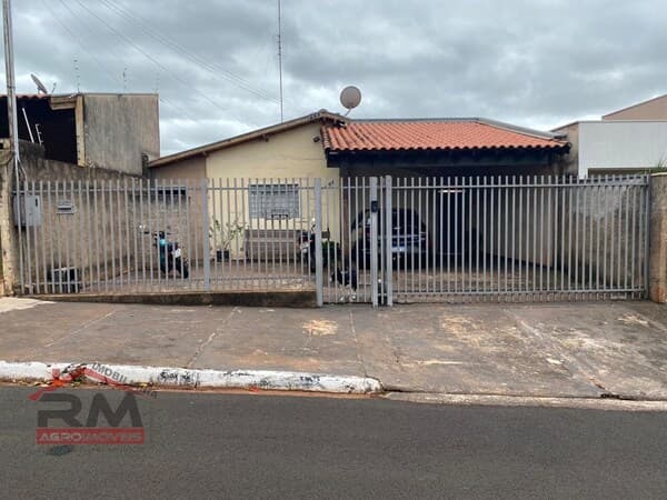 Casa à venda em Santa Cruz do Rio Pardo/SP