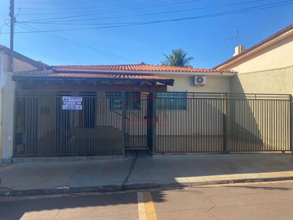 Casa em Santa Cruz do Rio Pardo - Centro