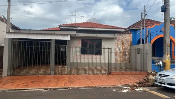 Casa em Santa Cruz do Rio Pardo - Centro