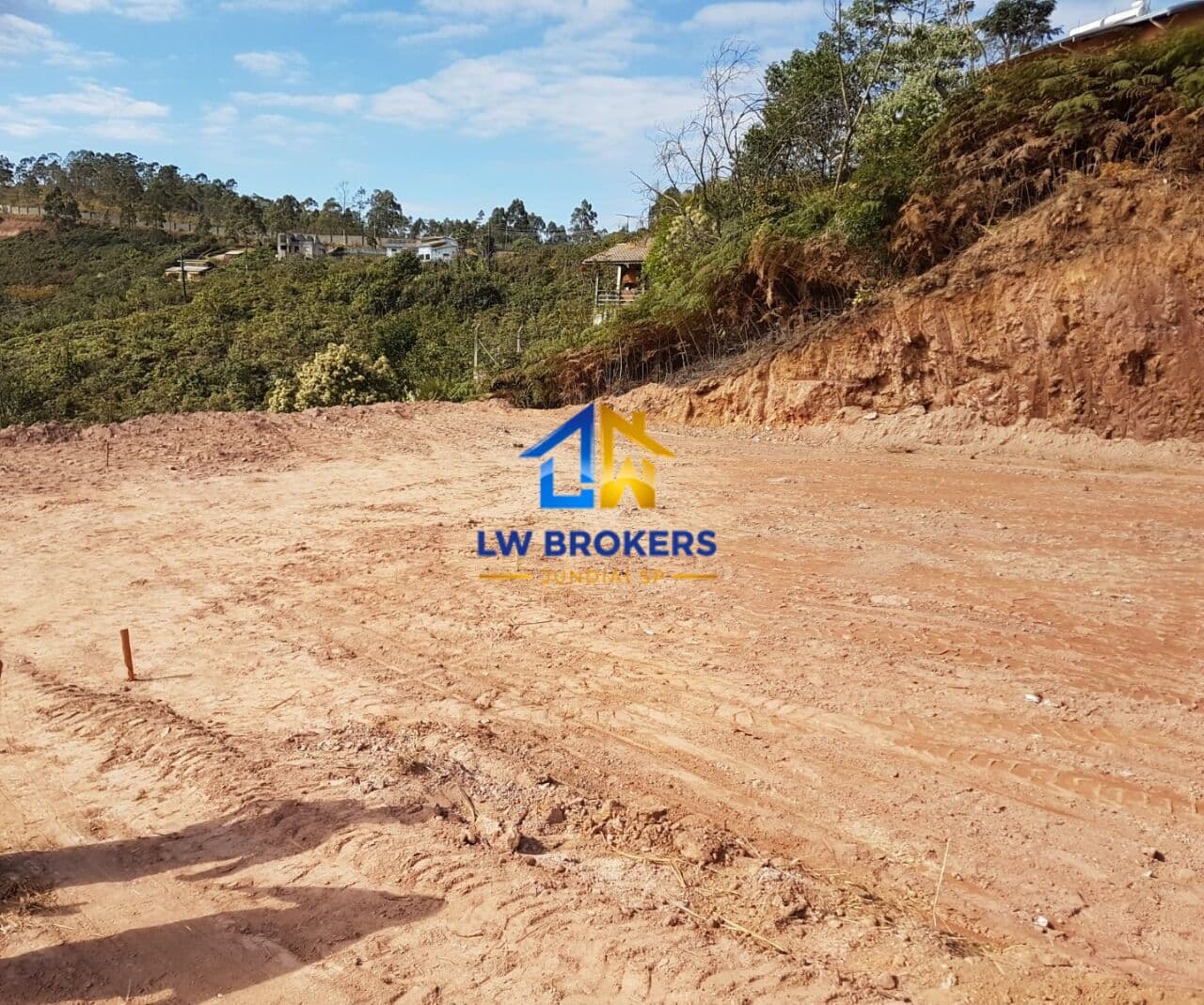 Terreno com Vista Permanente e Projeto Aprovado - em Condomínio