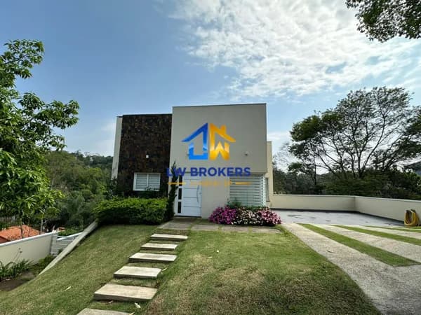 Casa à venda em condomínio fechado com 3 dormitórios, lareira e vista para a mata – Jundiaí-SP