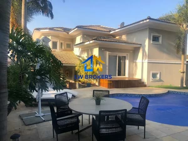 Casa com Lazer em Condomínio
