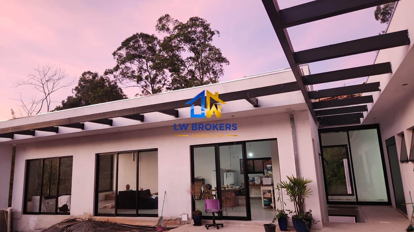 Casa de Alto Padrão em Construção em Condomínio Fechado com 3 Suítes e Piscina. Capital Ville I - Jundiaí - SP