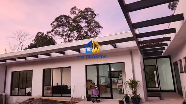 Casa de Alto Padrão em Construção em Condomínio Fechado com 3 Suítes e Piscina. Capital Ville I - Jundiaí - SP