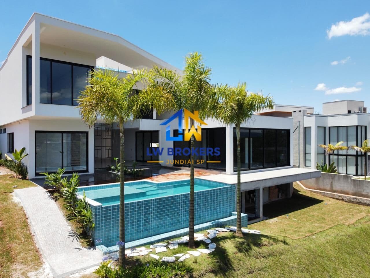 Linda Casa de Estilo Moderno à Venda no Fazenda Serra Azul, Itupeva/SP