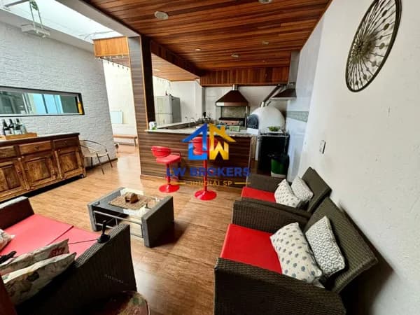 Ampla Casa com Garagem Fechada e Área Gourmet - Oportunidade!