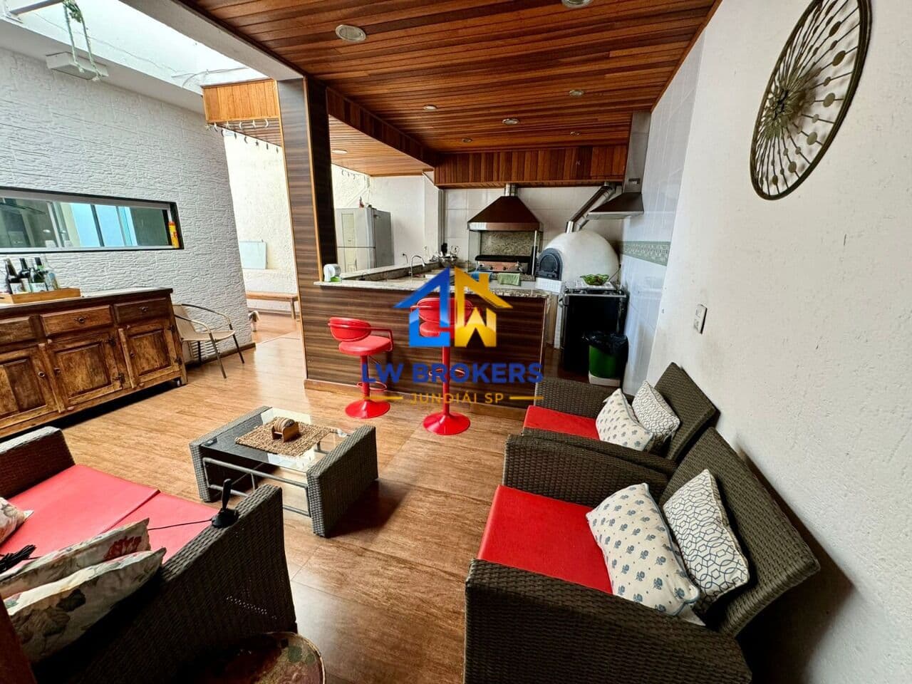 Ampla Casa com Garagem Fechada e Área Gourmet - Oportunidade!