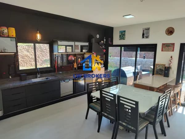 Casa á Venda em Condomínio, 2 Quartos, 2 Suítes, em Jundiaí/SP