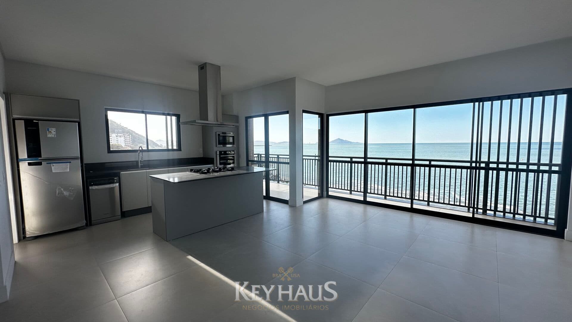 Apartamento Semi Mobiliado | Frente Mar | Cabeçudas - Itajaí