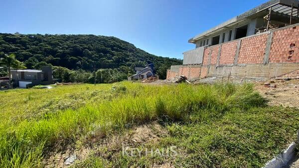 Amplo Terreno com Duas Frentes em Área Nobre de Itajaí