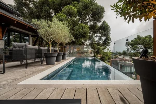 Casa de Alto Padrão em Gramado – 4 Suítes, Automação e Piscina no Aspen Mountain