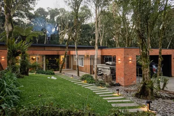 Casa de 4 Suítes Mobiliada no Condomínio O Bosque – Gramado, RS