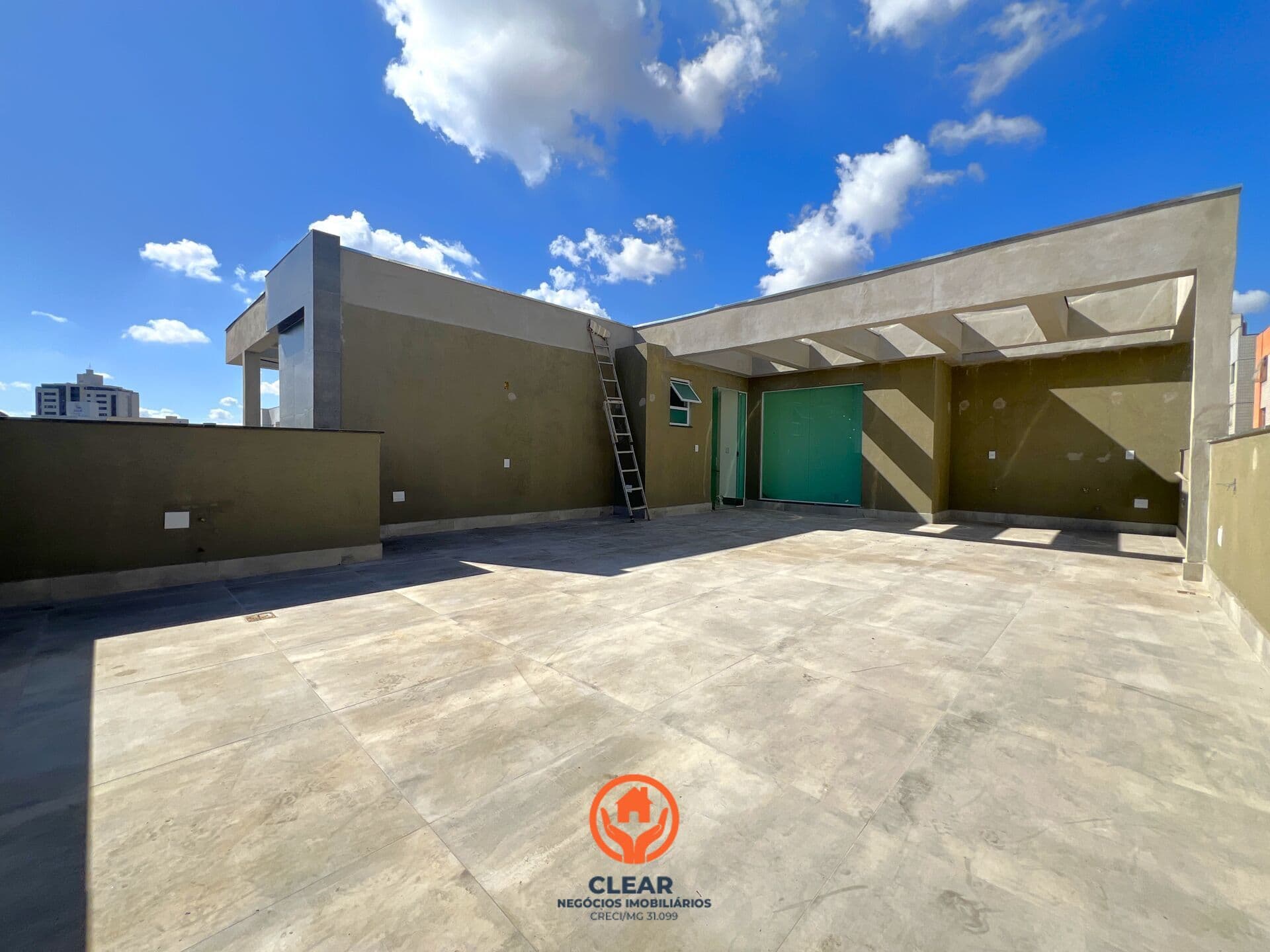 COBERTURA À VENDA NO BAIRRO CASTELO, 3 QUARTOS, 2 VAGAS, PRÉDIO NOVO COM ELEVADOR, 142M²