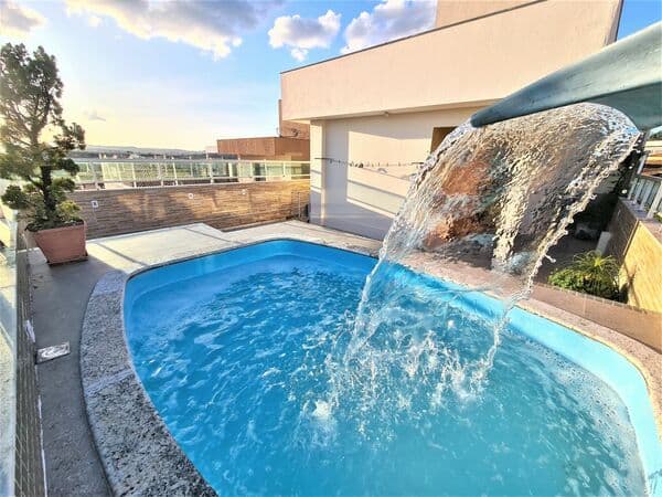 COBERTURA À VENDA NO BAIRRO OURO PRETO, 3 QUARTOS, 4 VAGAS, PISCINA, VISTA DEFINITIVA, PRÉDIO SEM ELEVADOR, 2° ANDAR