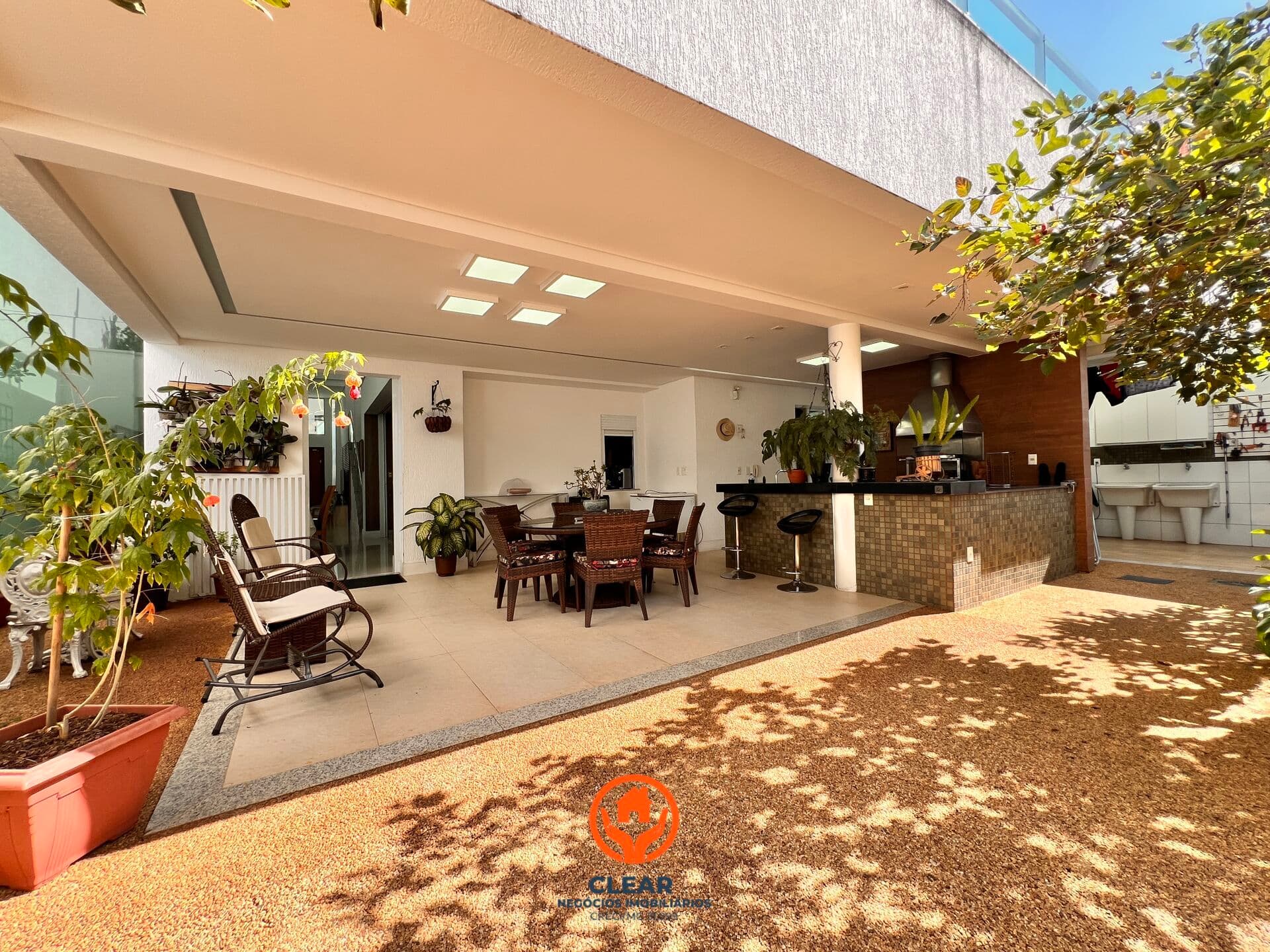 CASA À VENDA NO BAIRRO CASTELO, 3 QUARTOS, 4 VAGAS, ESPAÇO GOURMET, HABITE-SE, LOTE DE 420M², 356M²