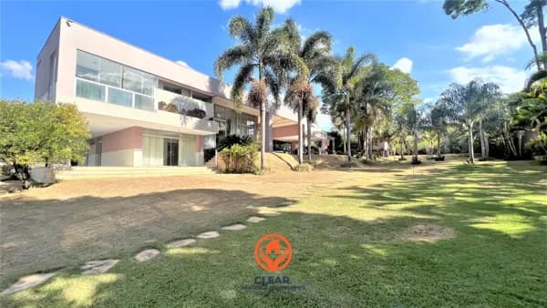 Casa 608m² / 4 Quartos / 10 Vagas / Terreno 3.070m² / Área Verde / Bairro Braúnas BH