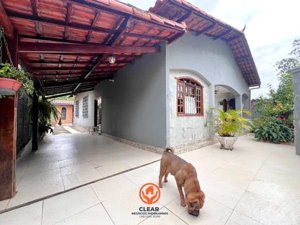 CASA À VENDA NO BAIRRO ALIPIO DE MELO, 3 QUARTOS, 4 VAGAS, ESPAÇO COM CHURRASQUEIRA, 208M²