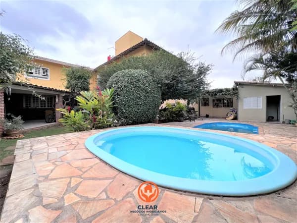 CASA À VENDA NO BAIRRO SÃO LUIZ, 5 QUARTOS, 8 VAGAS, LAZER COM PISCINA, HABITE-SE, LOTE DE 1.000M², 330M²
