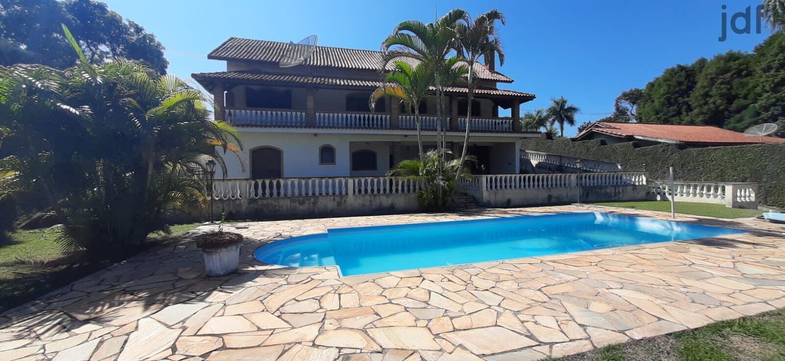 Chácara no Residencial Porta do Sol, casa com 3 dorm, sendo 1 suíte, piscina, mobiliada, escritório, pé direito alto com vista