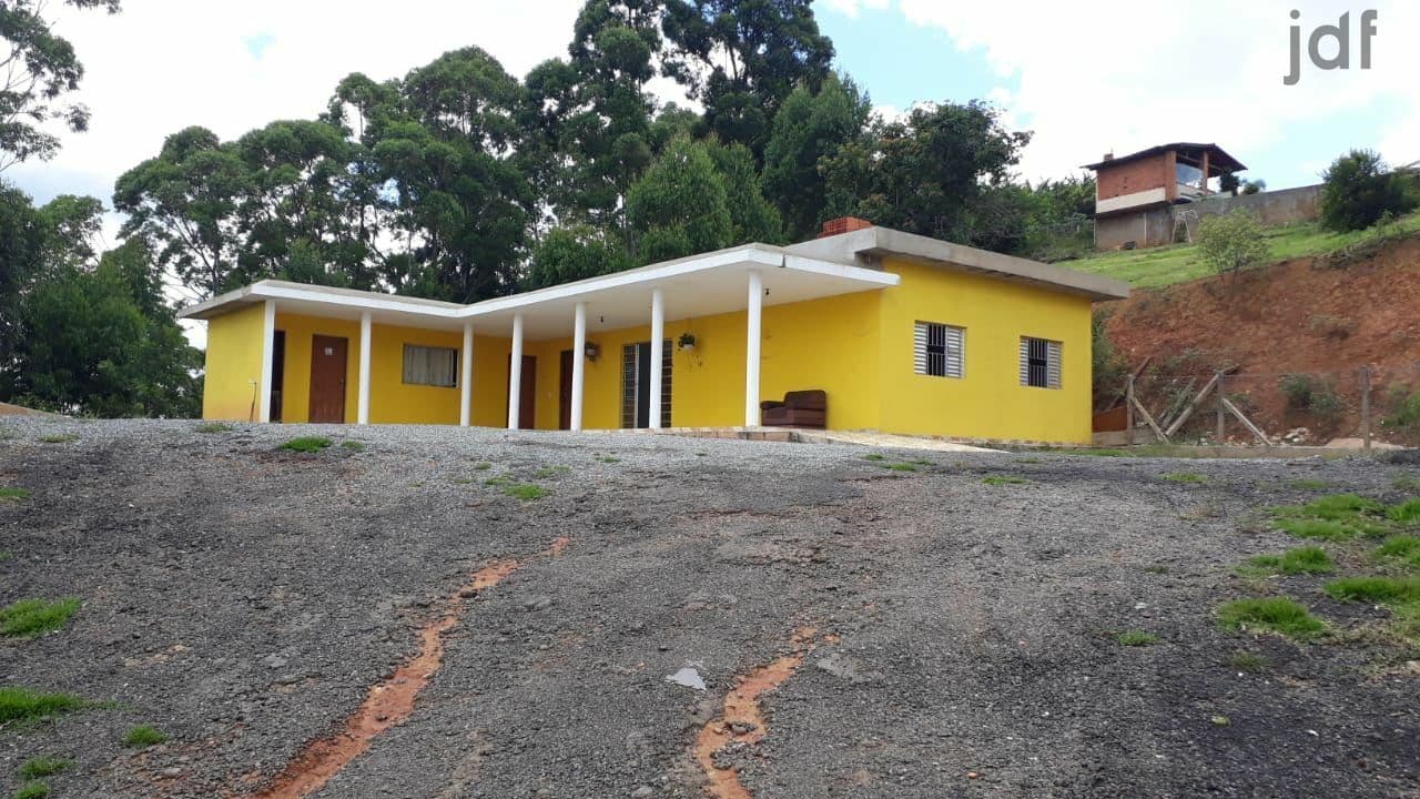 Chácara semi nova com linda vista