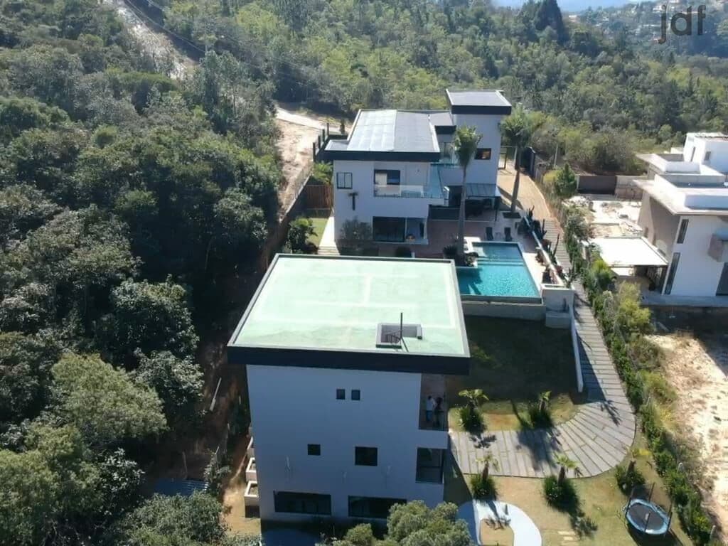 Chácara Residencial Porta do Sol casa de altíssimo padrão Linda casa de altíssimo padrão com 9 suítes, cinema, sala de jantar, sala de estar, academia, área gourmet, sala de jogos, Piscina, Academia e Lago! Oportunidade ! Aceita Permuta 50%