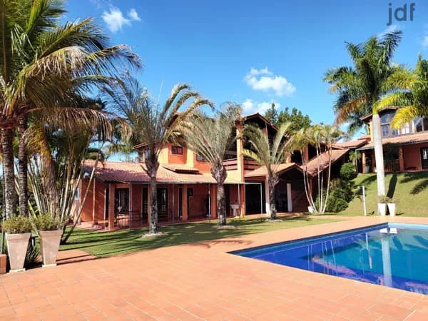 Chácara com 10.000 m2 em condominio, completa!