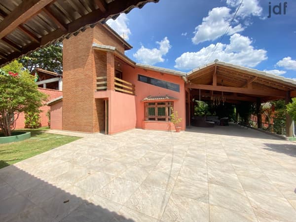 Chácara em Porta do Sol, Mairinque/SP com 6.600 m2 de terreno e 650 m2 de área construída.