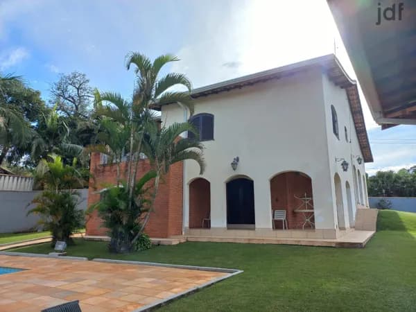 Chácara com 4000 m2 de terreno semi plano