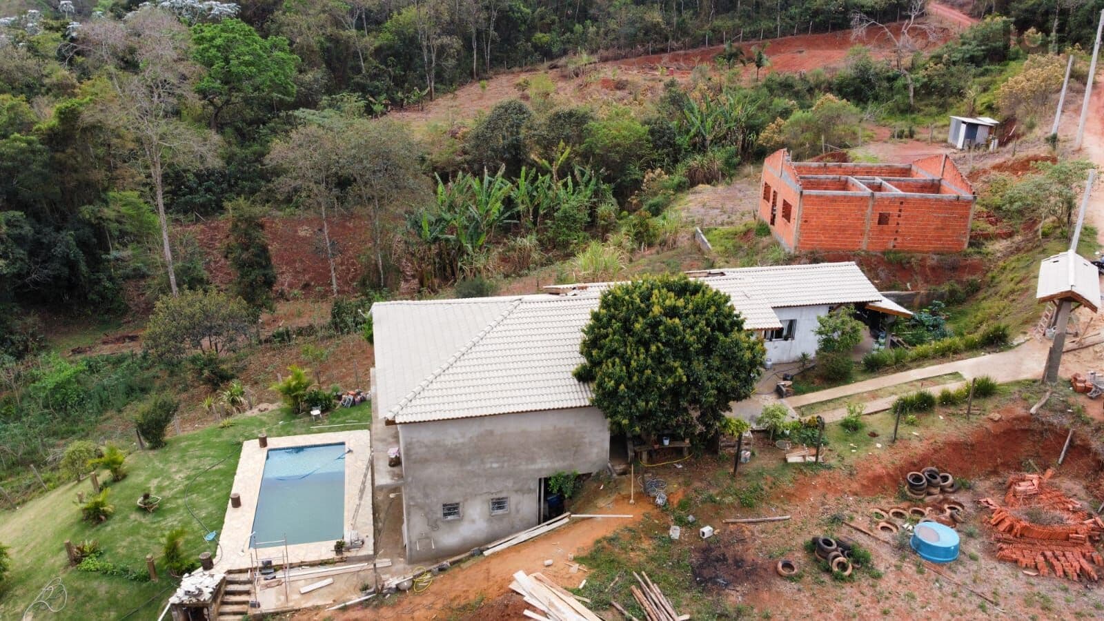 Chácara em Moreiras, Mairinque/SP com vista para área verde !